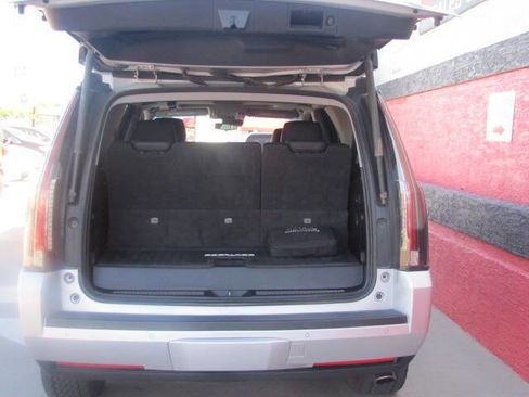 Used 2018 Cadillac Escalade Luxury image 5