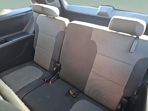 Used 2021 Chevrolet Traverse LS image 28