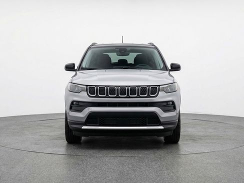 Used 2025 Jeep Compass Limited AWD/4WD image 2