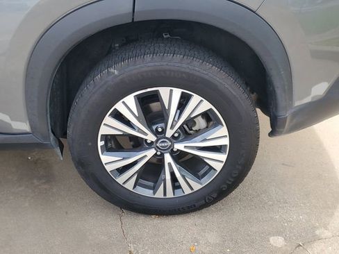 Used 2023 Nissan Rogue SV image 9