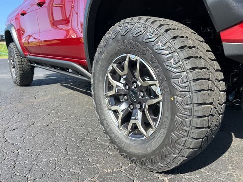 New 2026 Chevrolet Colorado ZR2 w/ Technology Package AWD/4WD image 12