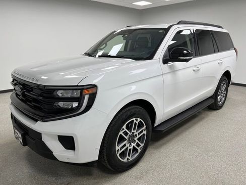 Used 2025 Ford Expedition Active AWD/4WD image 4