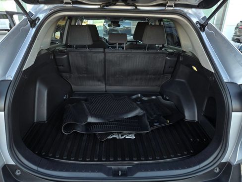 Used 2022 Toyota RAV4 LE AWD/4WD image 21
