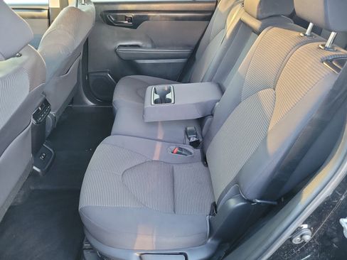 Certified 2021 Toyota Highlander LE image 13