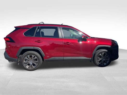 Used 2022 Toyota RAV4 XLE Premium AWD/4WD image 8