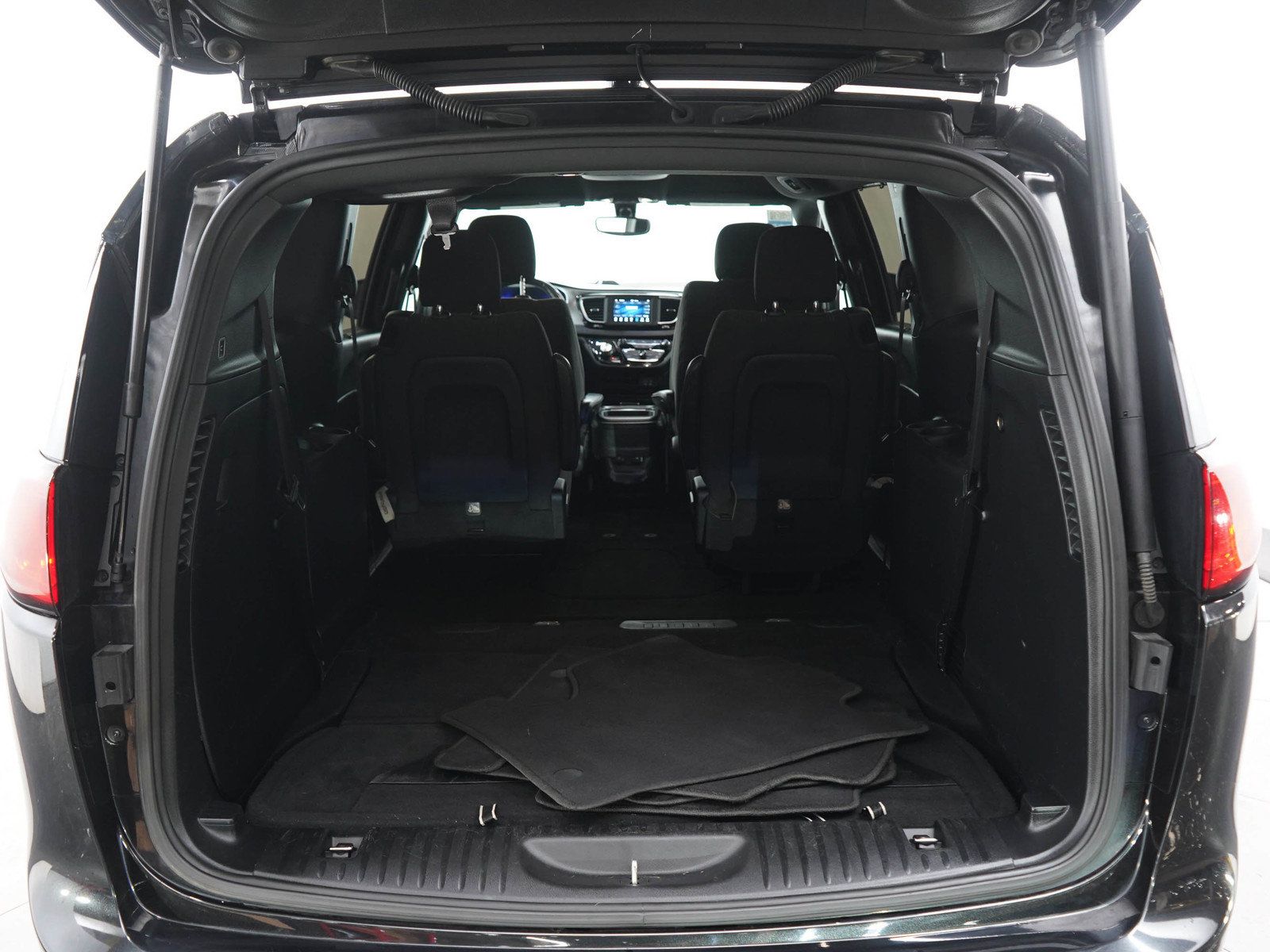 Used 2019 Chrysler Pacifica Touring Plus w/ S Appearance Package FWD image 18