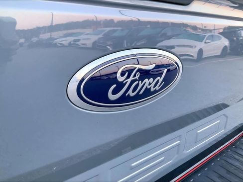 Used 2019 Ford F150 Lariat w/ Equipment Group 502A Luxury AWD/4WD image 30