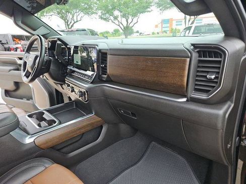 Used 2025 Chevrolet Silverado 3500 High Country w/ High Country Premium Package AWD/4WD image 29