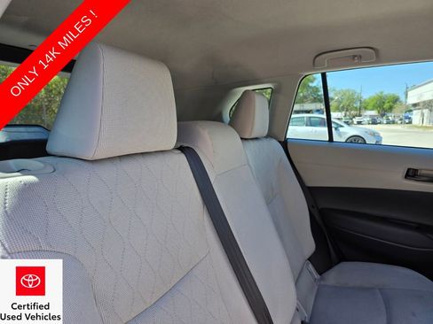 Used 2025 Toyota Corolla Cross L image 18