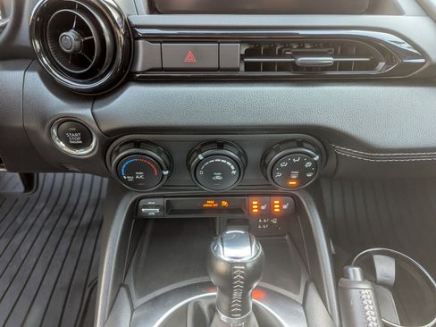 Used 2021 MAZDA MX-5 Miata RF Club image 22