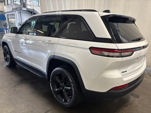 Used 2023 Jeep Grand Cherokee Limited w/ Luxury Tech Group II AWD/4WD image 7