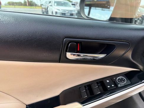 Used 2015 Lexus IS 250 RWD image 11