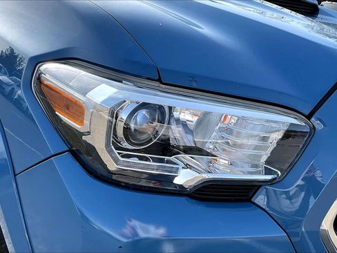 Used 2019 Toyota Tacoma TRD Sport image 28