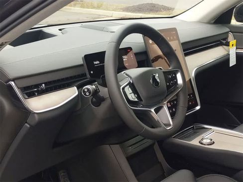 New 2025 Volvo EX90 Plus image 2