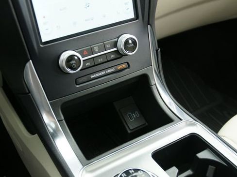 Certified 2022 Ford Edge Titanium w/ Class II Trailer Tow Package image 27