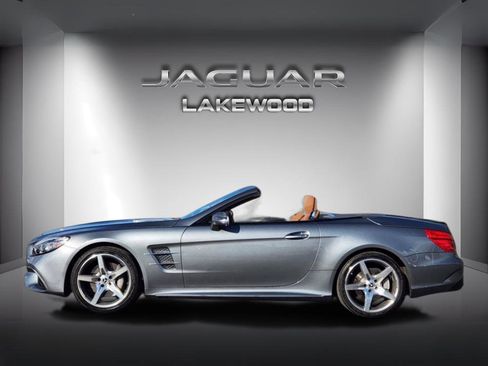 Used 2019 Mercedes-Benz SL 550 image 2