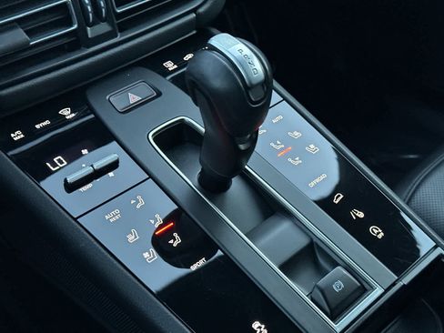 Certified 2025 Porsche Macan image 24