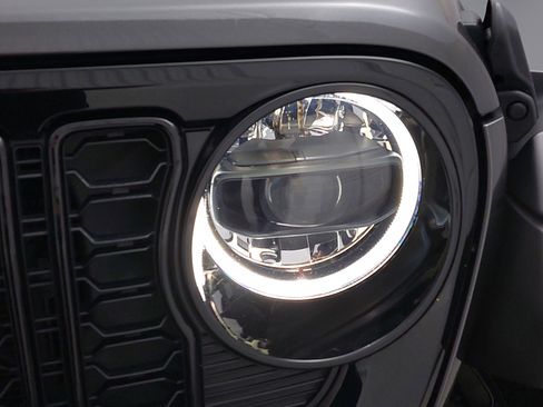 Used 2024 Jeep Wrangler Willys image 30