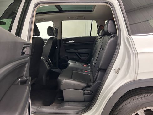 Used 2018 Volkswagen Atlas SEL w/ R-Line Package AWD/4WD image 28