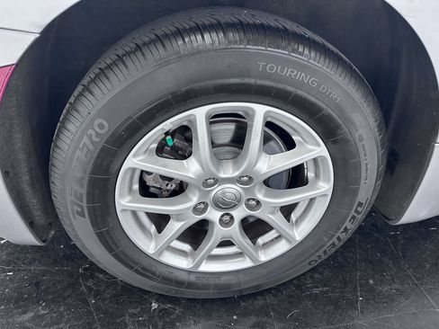 Used 2020 Chrysler Pacifica Touring-L FWD image 22