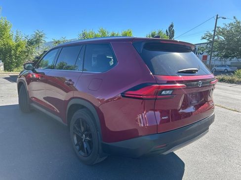 Used 2024 Toyota Grand Highlander AWD image 13