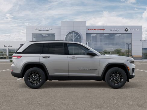 New 2025 Jeep Grand Cherokee Altitude image 31