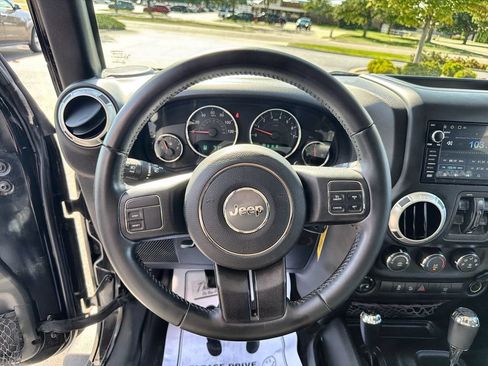 Used 2017 Jeep Wrangler Unlimited Sahara AWD/4WD image 11