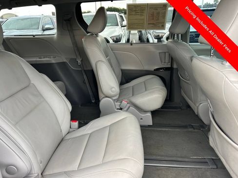 Used 2020 Toyota Sienna XLE Premium AWD/4WD image 24