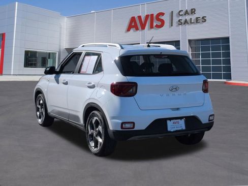 Used 2025 Hyundai Venue SEL image 9