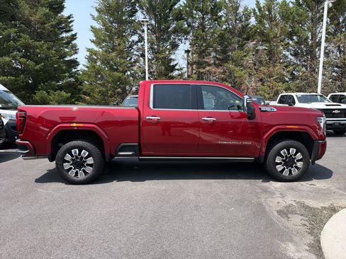 Used 2024 GMC Sierra 2500 Denali w/ Technology Package AWD/4WD image 11