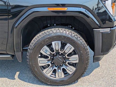 New 2025 GMC Sierra 2500 Denali w/ Denali Reserve Package image 13