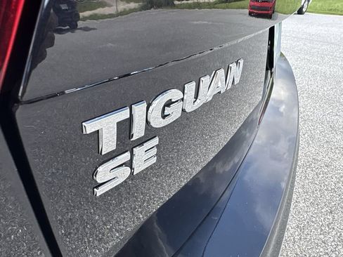 Used 2018 Volkswagen Tiguan SE w/ Panoramic Sunroof Package FWD image 30