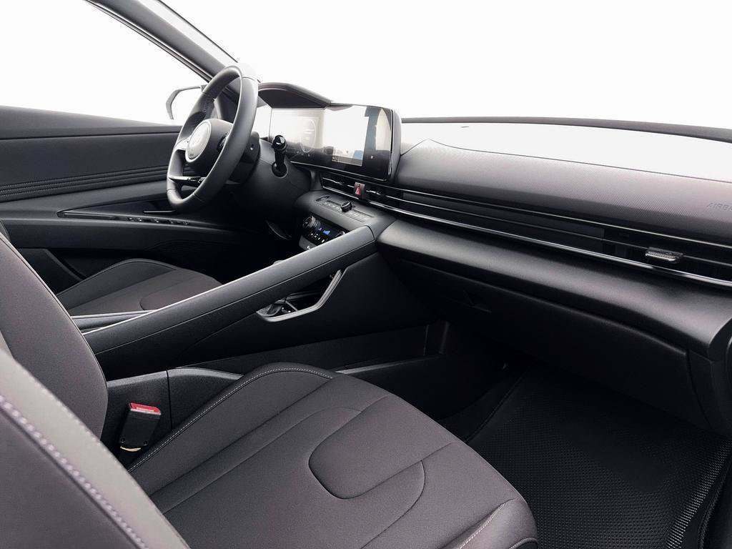 New 2026 Hyundai Elantra SEL FWD image 15