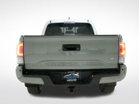 Used 2022 Toyota Tacoma TRD Off-Road w/ TRD Premium Off Road Package image 9