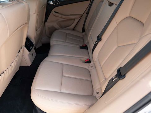 Used 2024 Porsche Macan w/ Premium Plus Package image 23