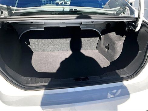 Used 2018 Ford Focus SE w/ SE Appearance Package image 22