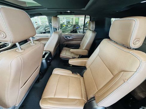 Used 2024 Chevrolet Suburban High Country AWD/4WD image 31