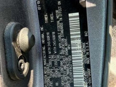 Used 2019 Toyota Highlander XLE AWD/4WD image 24