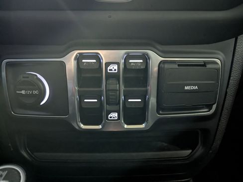 Used 2019 Jeep Wrangler Unlimited Sport S image 19