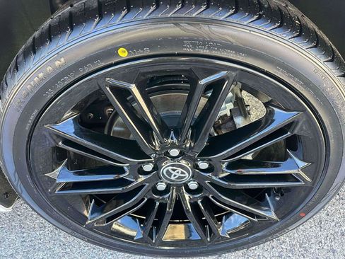 Used 2021 Toyota Avalon XSE image 34