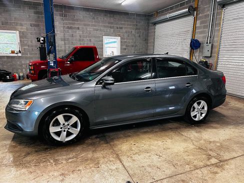 Used 2013 Volkswagen Jetta TDI image 3