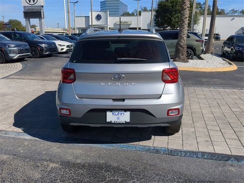 Used 2023 Hyundai Venue SEL image 5
