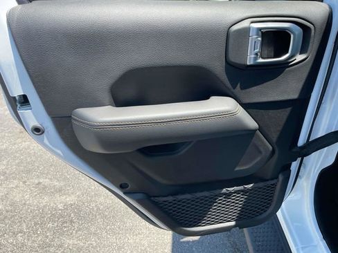 Used 2021 Jeep Wrangler Unlimited Sahara AWD/4WD image 22