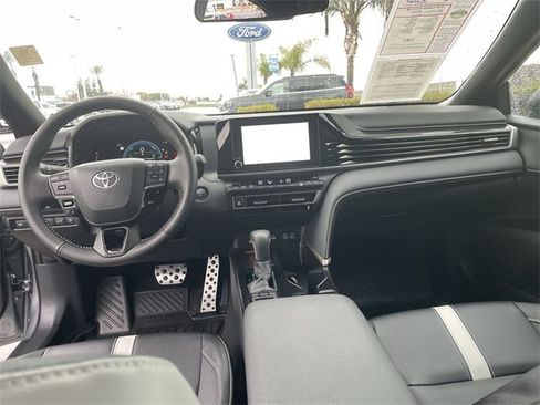 Used 2025 Toyota Camry SE image 19