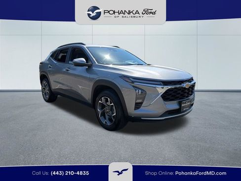 Used 2025 Chevrolet Trax LT w/ LT Convenience Package FWD image 4