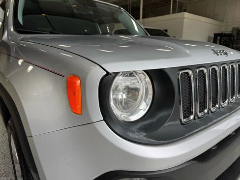 Used 2017 Jeep Renegade Latitude w/ Popular Equipment Group image 7