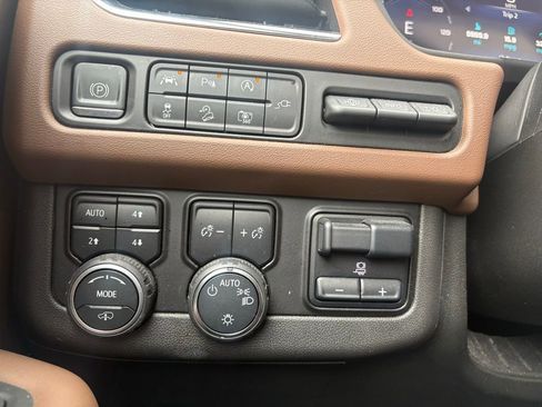 Used 2022 Chevrolet Tahoe High Country image 23