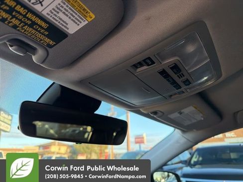 Used 2018 Toyota Highlander XLE w/ Carpet Mat Package (TMS) image 18