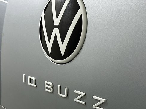 Used 2025 Volkswagen ID. Buzz Pro S Plus image 11