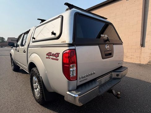 Used 2012 Nissan Frontier SV w/ SV Premium Utility Pkg AWD/4WD image 5